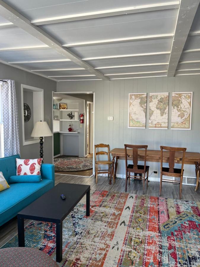 לאראמי Rustic 2 Bedroom Boho Apartment מראה חיצוני תמונה