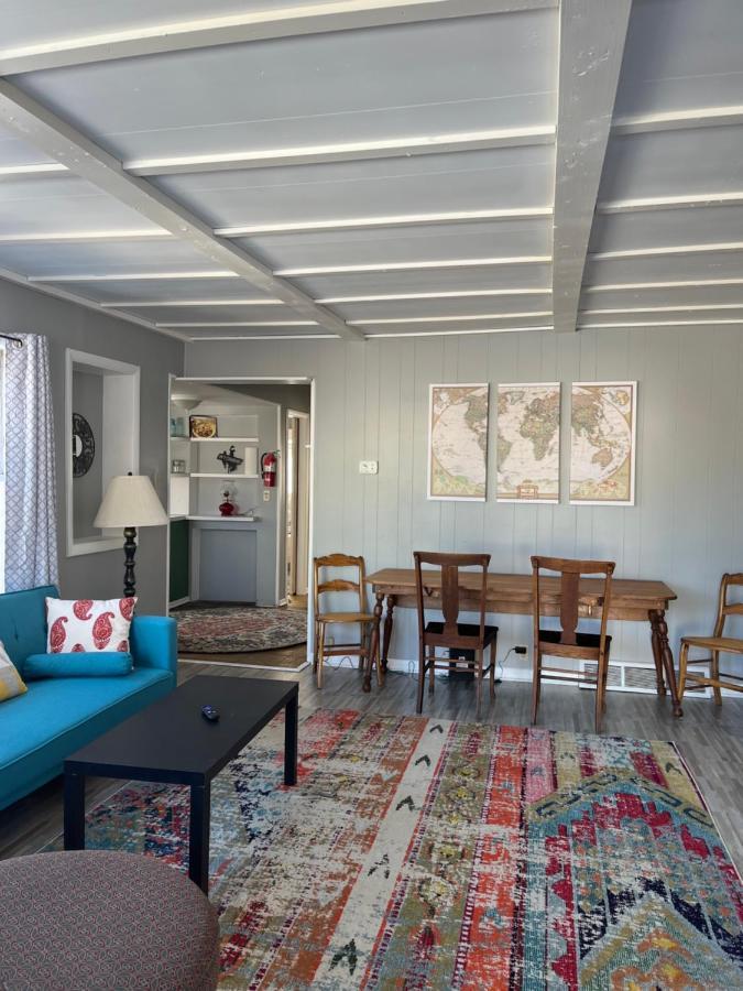 לאראמי Rustic 2 Bedroom Boho Apartment מראה חיצוני תמונה