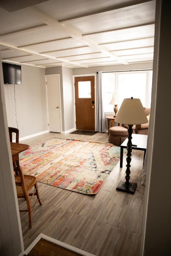 לאראמי Rustic 2 Bedroom Boho Apartment מראה חיצוני תמונה