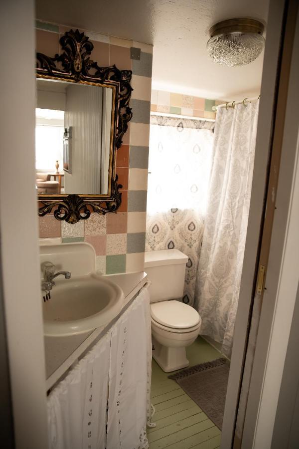 לאראמי Rustic 2 Bedroom Boho Apartment מראה חיצוני תמונה